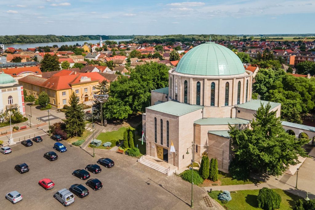 Magyarok Nagyasszonya Plébániatemplom